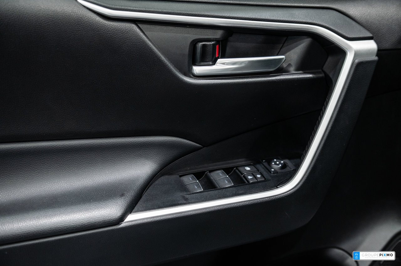 2023 Toyota RAV4 XLE / AWD / TOIT / MAGS / CAMÉRA+++-13