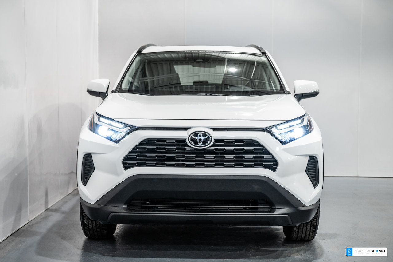 2023 Toyota RAV4 XLE / AWD / TOIT / MAGS / CAMÉRA+++-1