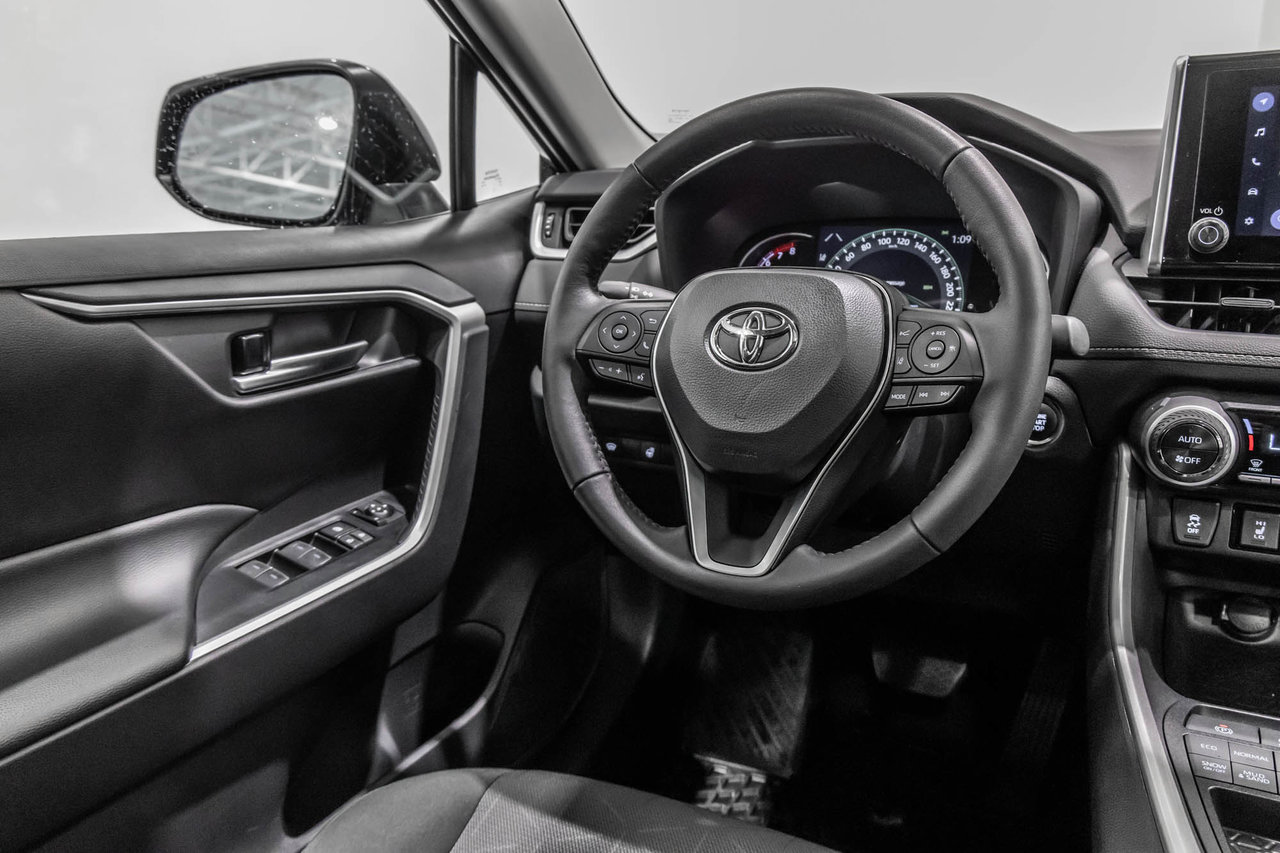 2023 Toyota RAV4 XLE / AWD / TOIT / APPLE CARPLAY / CAMERA +++-34