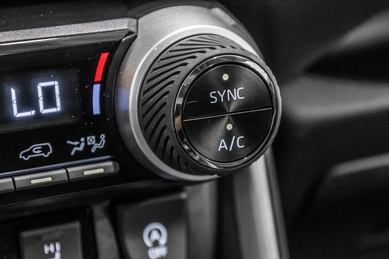 2023 Toyota RAV4 XLE / AWD / TOIT / APPLE CARPLAY / CAMERA +++-25