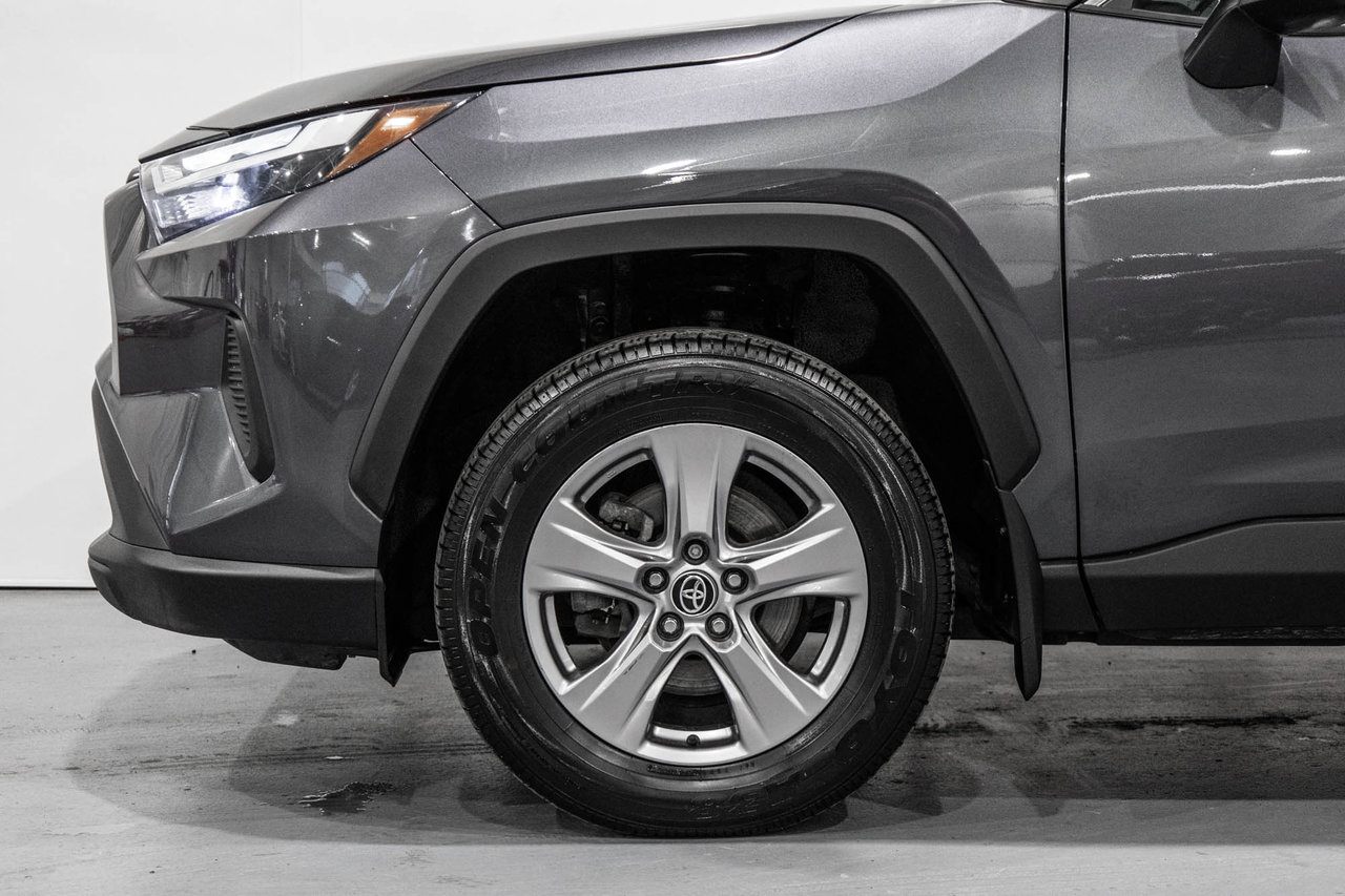Toyota RAV4 XLE / AWD / TOIT / APPLE CARPLAY / CAMERA +++ 2023-5