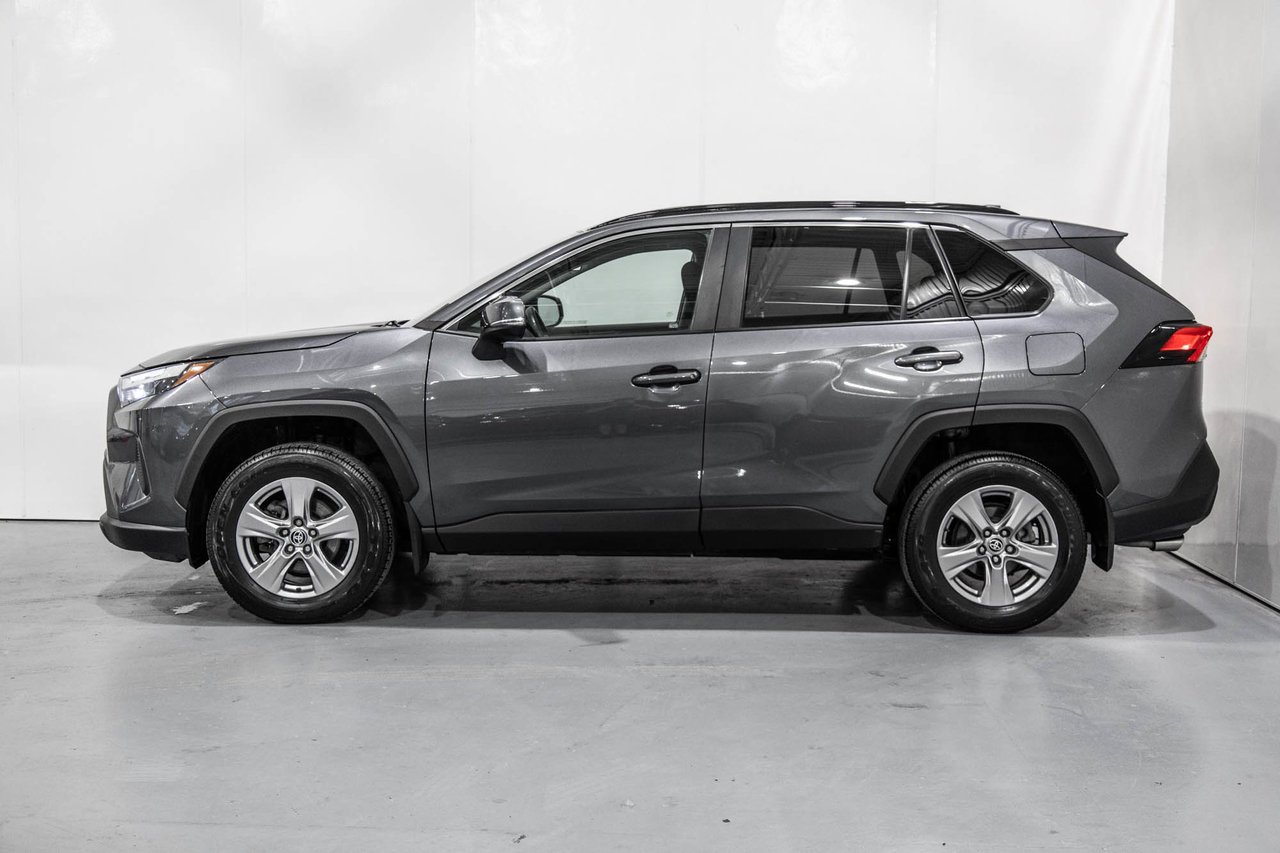 Toyota RAV4 XLE / AWD / TOIT / APPLE CARPLAY / CAMERA +++ 2023-6