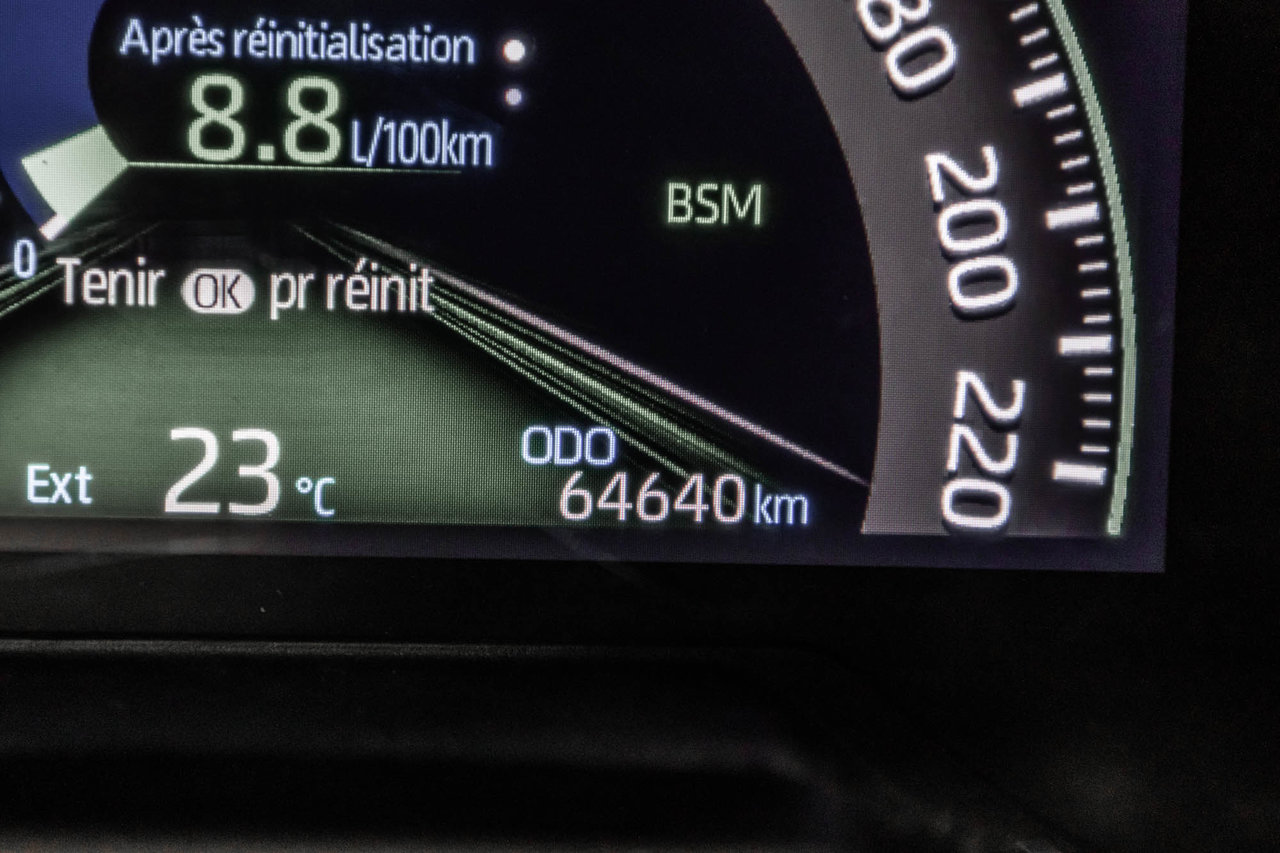 Toyota RAV4 XLE / AWD / TOIT / APPLE CARPLAY / CAMERA +++ 2023-20