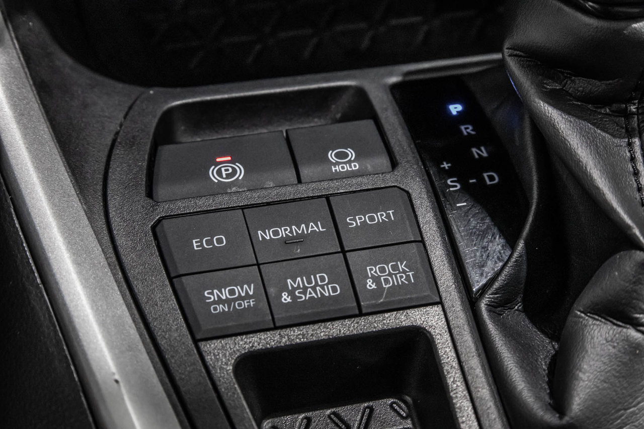 Toyota RAV4 XLE / AWD / TOIT / APPLE CARPLAY / CAMERA +++ 2023-27