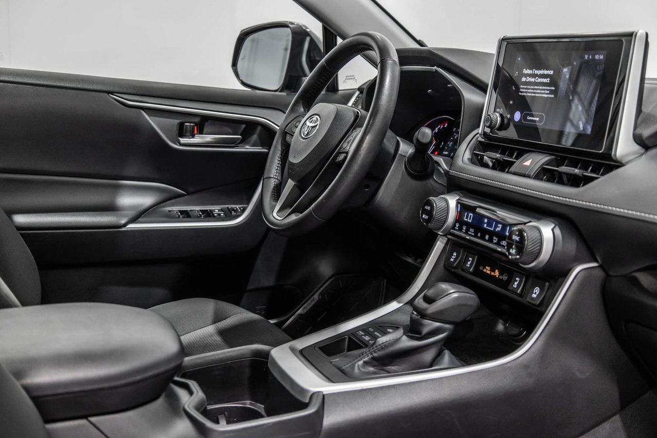 Toyota RAV4 XLE / AWD / TOIT / APPLE CARPLAY / CAMERA +++ 2023-36