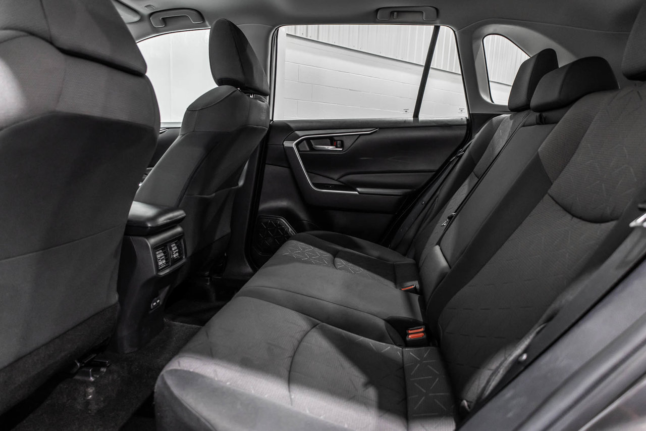 Toyota RAV4 XLE / AWD / TOIT / APPLE CARPLAY / CAMERA +++ 2023-32