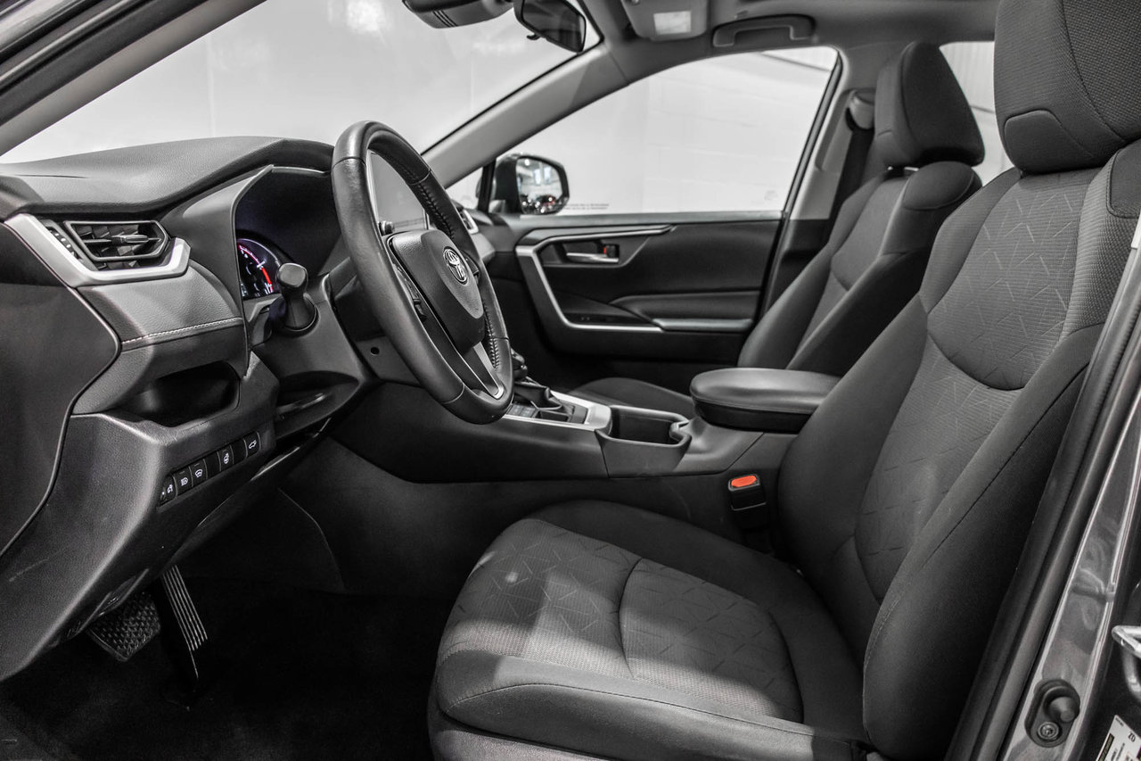 Toyota RAV4 XLE / AWD / TOIT / APPLE CARPLAY / CAMERA +++ 2023-15