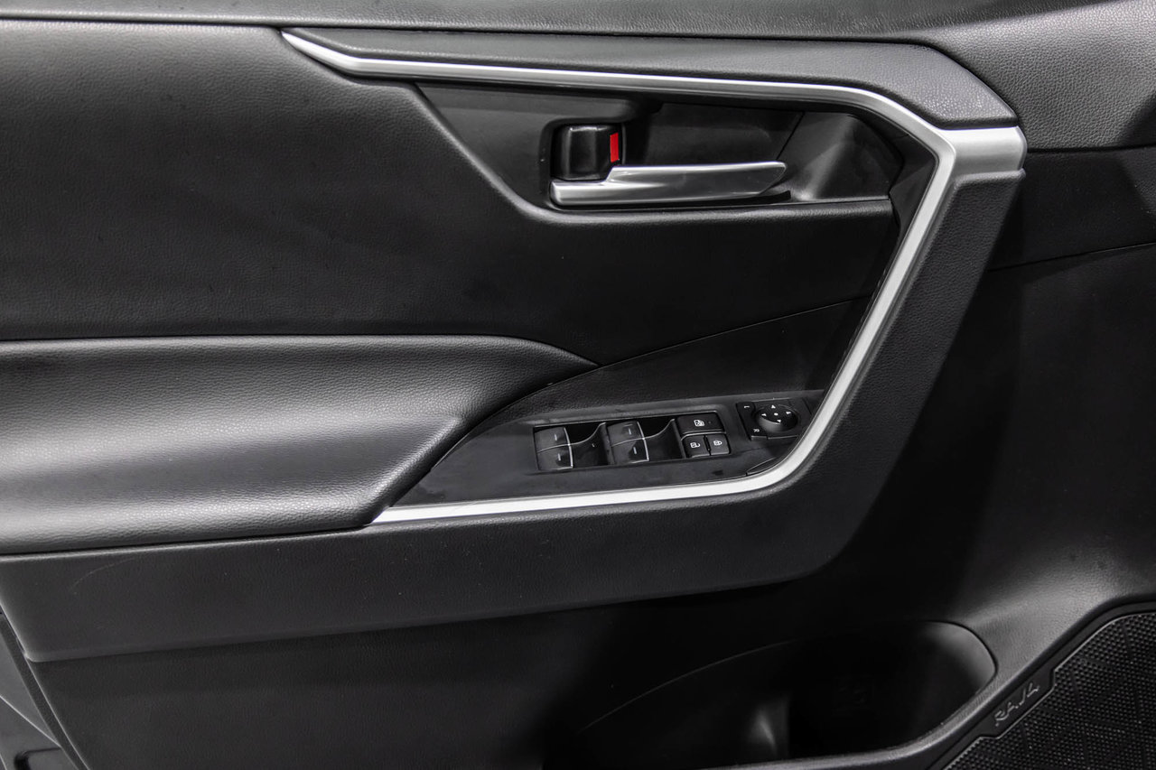 Toyota RAV4 XLE / AWD / TOIT / APPLE CARPLAY / CAMERA +++ 2023-13