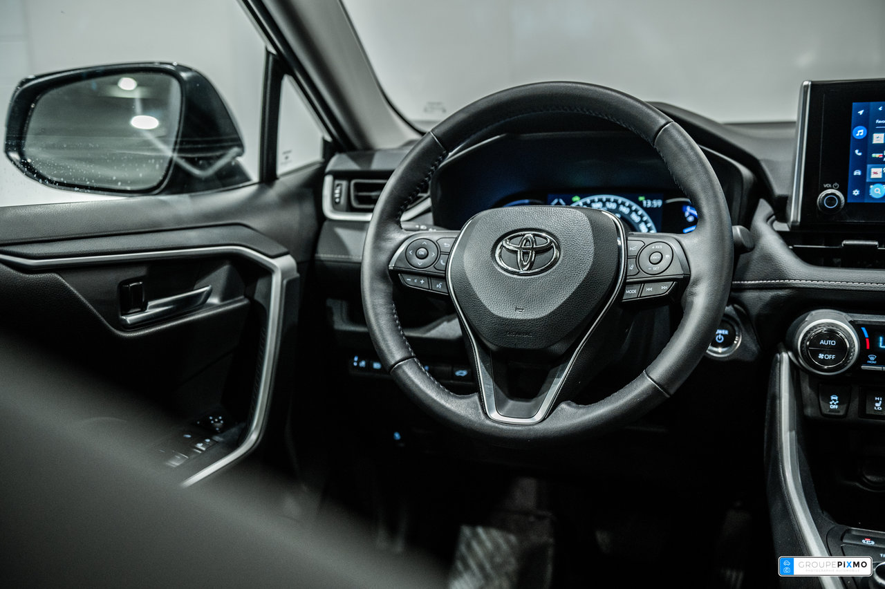 2024 Toyota RAV4 Hybrid HYBRID / XLE / AWD / TOIT / MAGS+++-31
