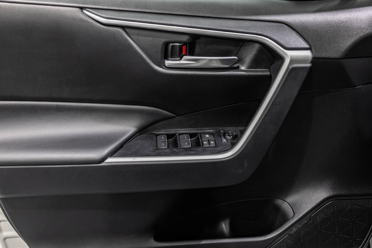 2024 Toyota RAV4 XLE / AWD / TOIT OUVRANT / APPLE CARPLAY / CAMÉRA+-13