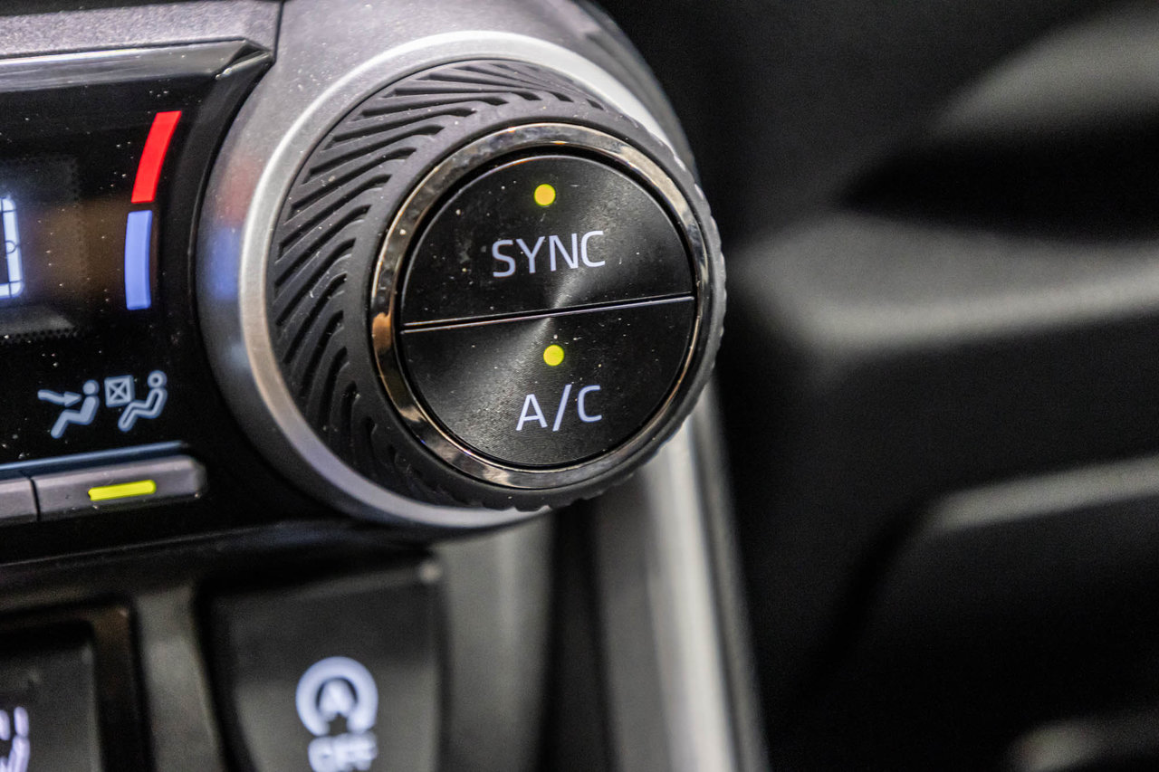 2024 Toyota RAV4 XLE / AWD / TOIT OUVRANT / APPLE CARPLAY / CAMÉRA+-24