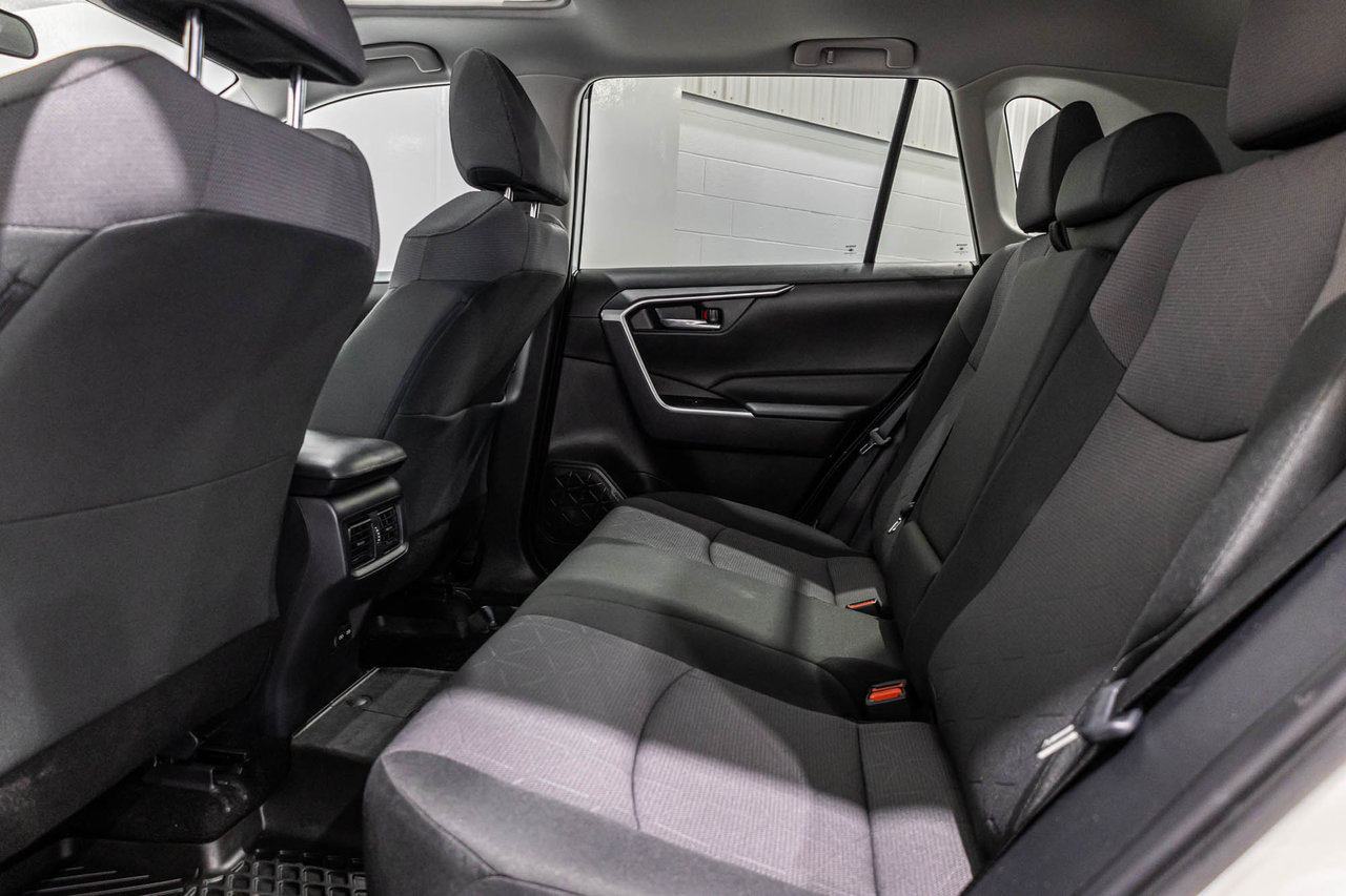 2024 Toyota RAV4 XLE / AWD / TOIT OUVRANT / APPLE CARPLAY / CAMÉRA+-30