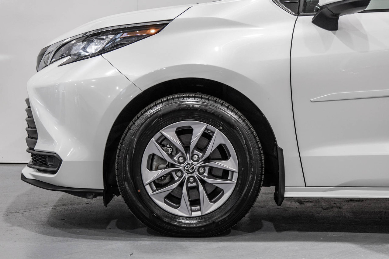 2025 Toyota Sienna Hybrid XLE / HYBRIDE / CUIR / APPLE CARPLAY / CAMÉRA+++-5