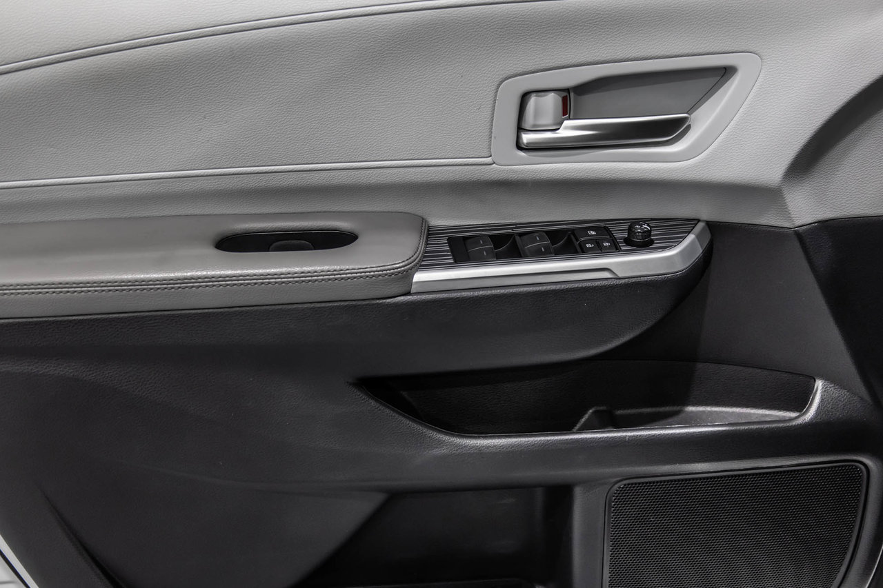 2025 Toyota Sienna Hybrid XLE / HYBRIDE / CUIR / APPLE CARPLAY / CAMÉRA+++-15