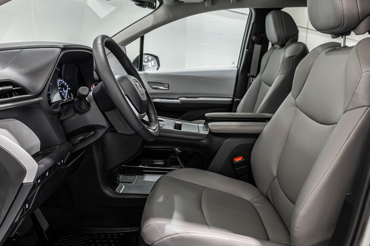 2025 Toyota Sienna Hybrid XLE / HYBRIDE / CUIR / APPLE CARPLAY / CAMÉRA+++-17