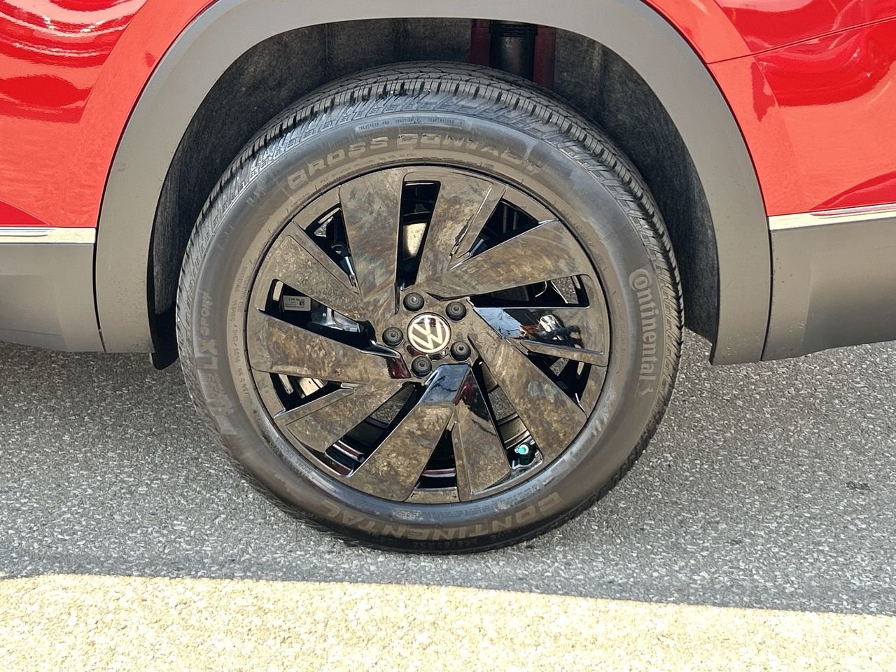 New 2024 Aurora Red Chroma Volkswagen Highline image 18