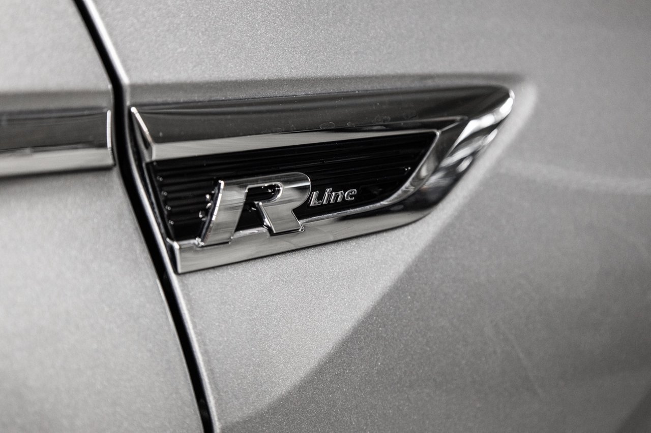 Certified Used 2021 Pyrite Silver Met Volkswagen Highline R-Line image 38