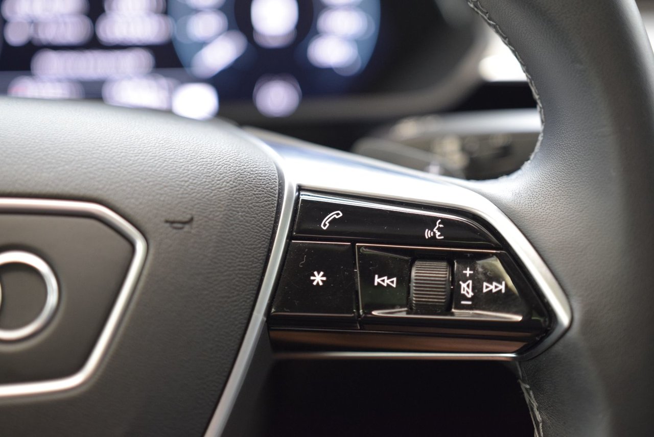 2022 Audi E-tron Sportback SPORTBACK+TECHNIK+BLACK PACK SPORTBACK+TECHNIK+BLACK PACK