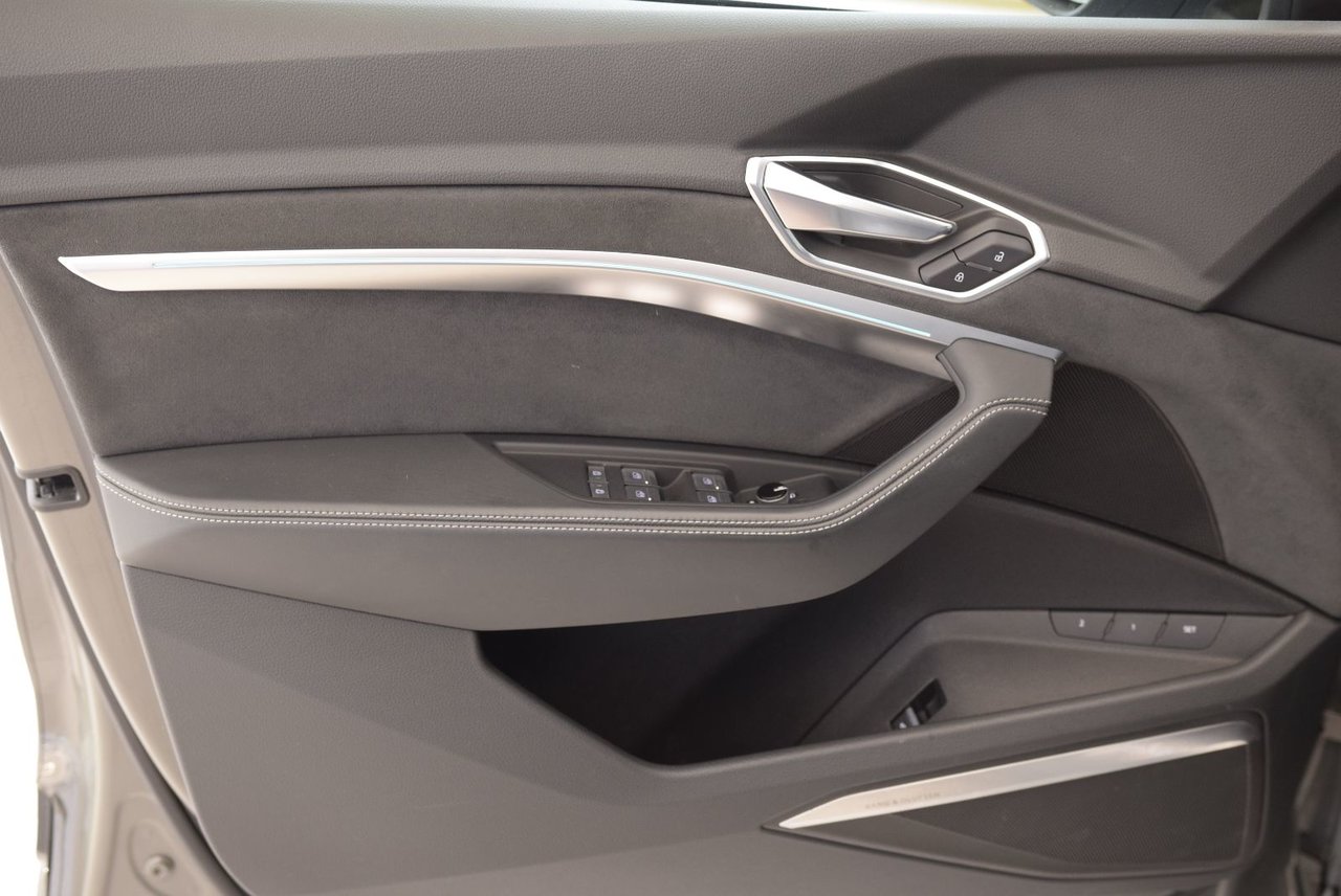 2022 Audi E-tron Sportback SPORTBACK+TECHNIK+BLACK PACK SPORTBACK+TECHNIK+BLACK PACK