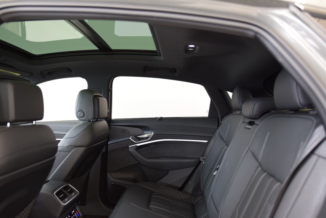 2022 Audi E-tron Sportback SPORTBACK+TECHNIK+BLACK PACK SPORTBACK+TECHNIK+BLACK PACK