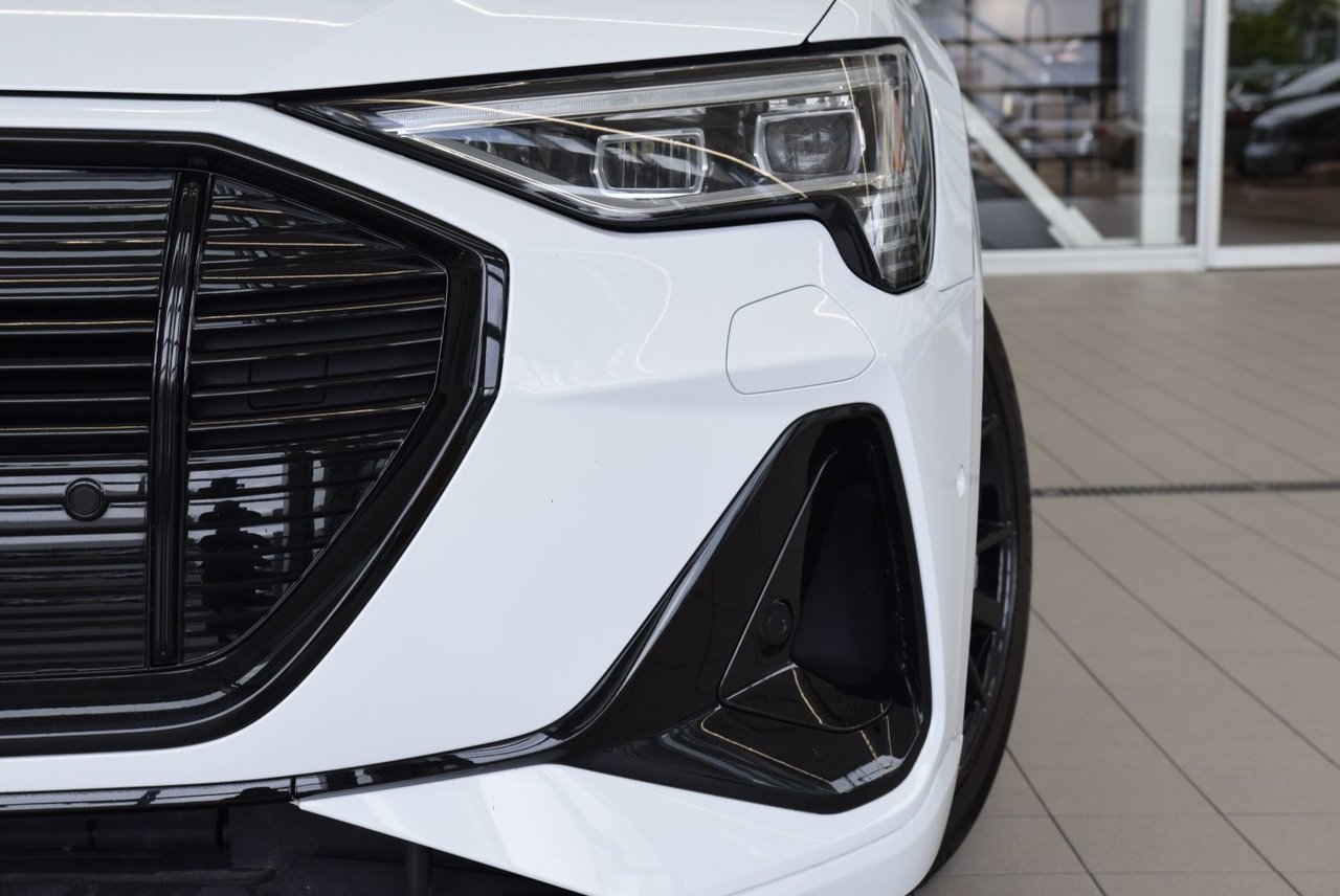 2022 Audi E-TRON TECHNIK+BLACK OPTIK+BAS KM TECHNIK+BLACK OPTIK+BAS KM