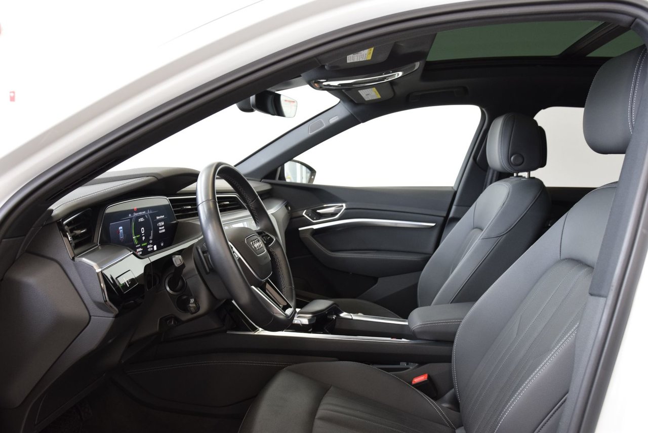 2022 Audi E-TRON TECHNIK+BLACK OPTIK+BAS KM TECHNIK+BLACK OPTIK+BAS KM