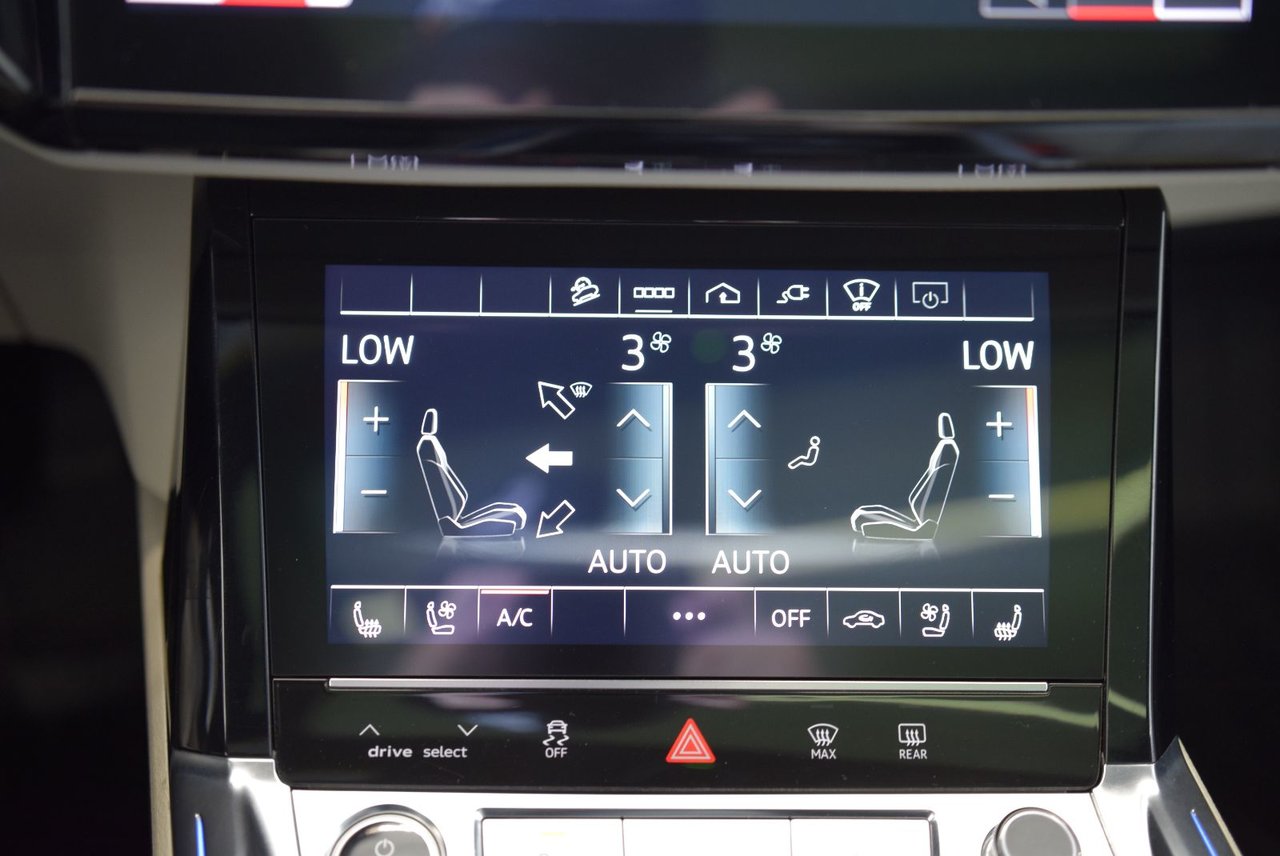 2022 Audi E-TRON TECHNIK+BLACK PACKAGE+LED TECHNIK+BLACK PACKAGE+LED