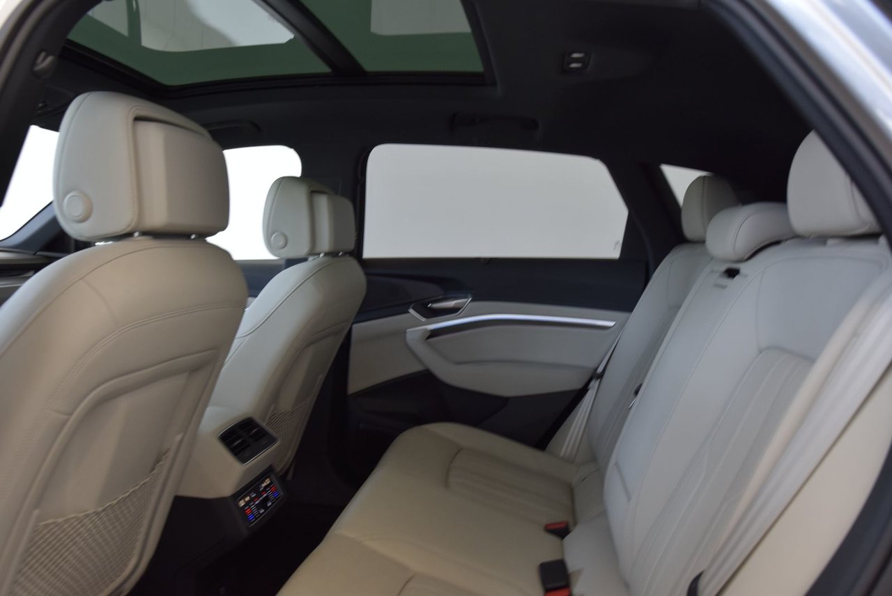 2022 Audi E-TRON TECHNIK+BLACK PACKAGE+LED TECHNIK+BLACK PACKAGE+LED
