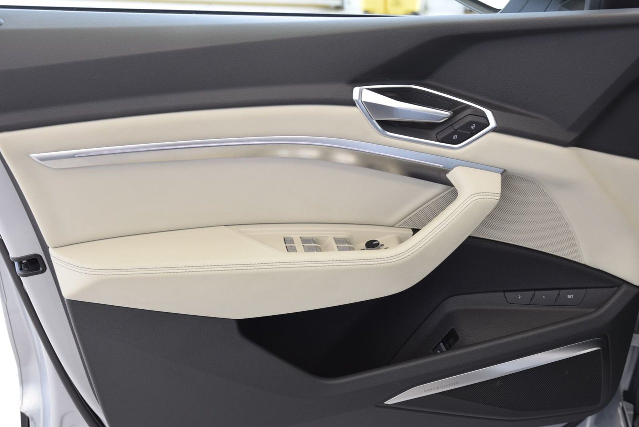 2022 Audi E-TRON TECHNIK+BLACK PACKAGE+LED TECHNIK+BLACK PACKAGE+LED