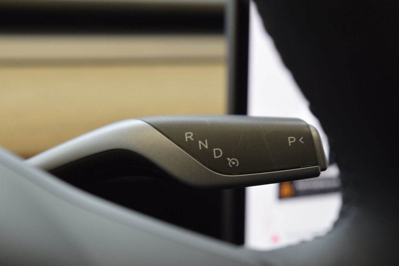 Tesla MODEL 3 SR+CUIR+TOIT PANO+LED+NAV 2022 BAS KM+CAMERA+400 KM AUTONOMIE