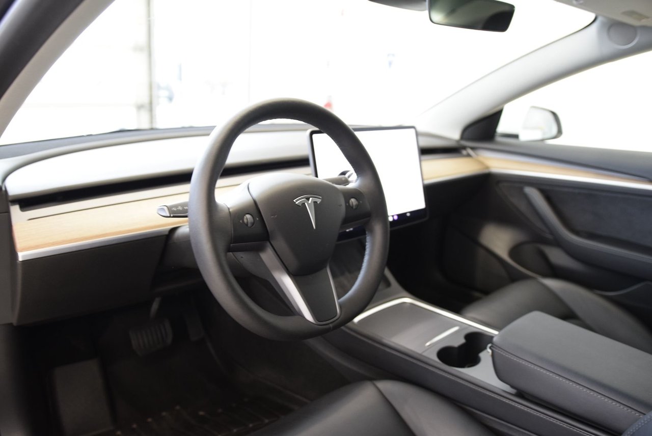 Tesla MODEL 3 SR+CUIR+TOIT PANO+LED+NAV 2022 BAS KM+CAMERA+400 KM AUTONOMIE