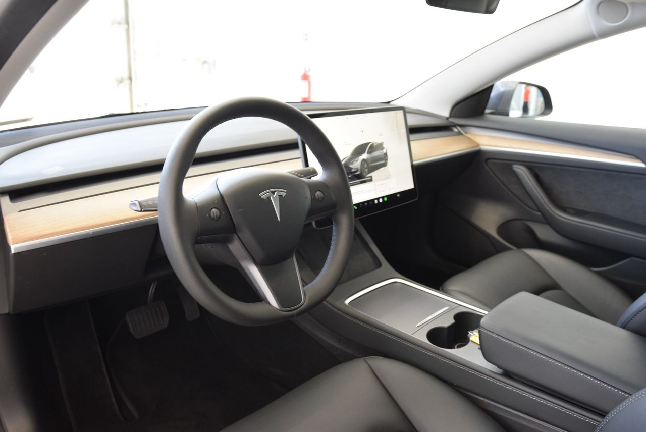 Tesla MODEL 3 SR+CUIR+TOIT PANO+AUBAINE 2023 CAMERA+LED+AUTOPILOT+WOW