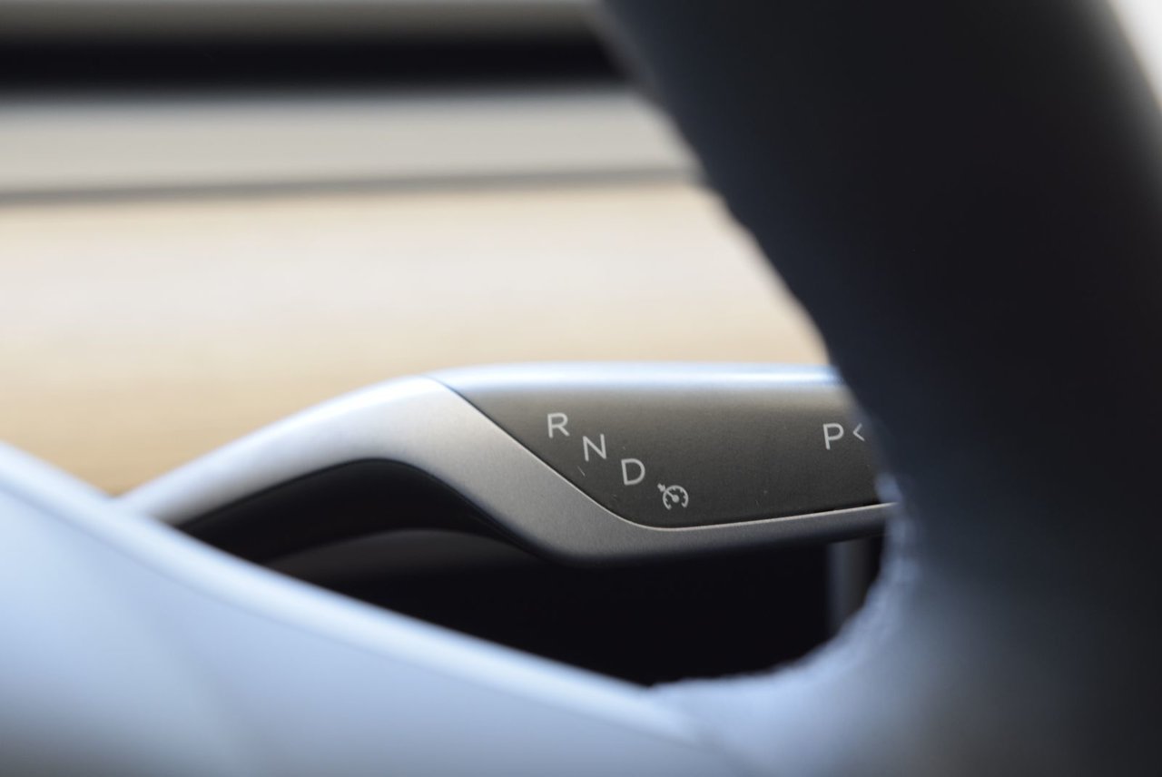 Tesla MODEL 3 SR+CUIR+TOIT PANO+AUBAINE 2023 CAMERA+LED+AUTOPILOT+WOW