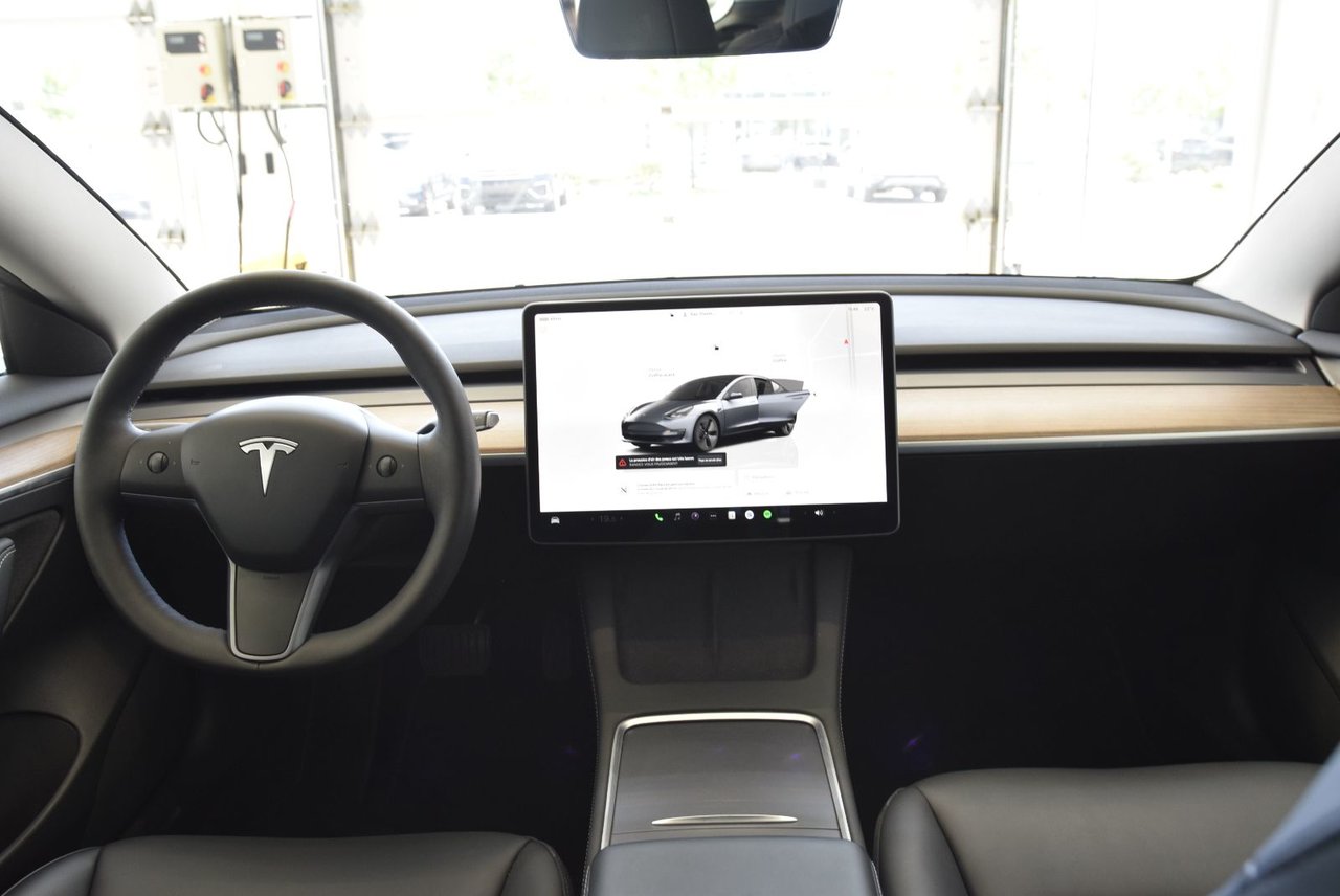 Tesla MODEL 3 SR+CUIR+TOIT PANO+AUBAINE 2023 CAMERA+LED+AUTOPILOT+WOW