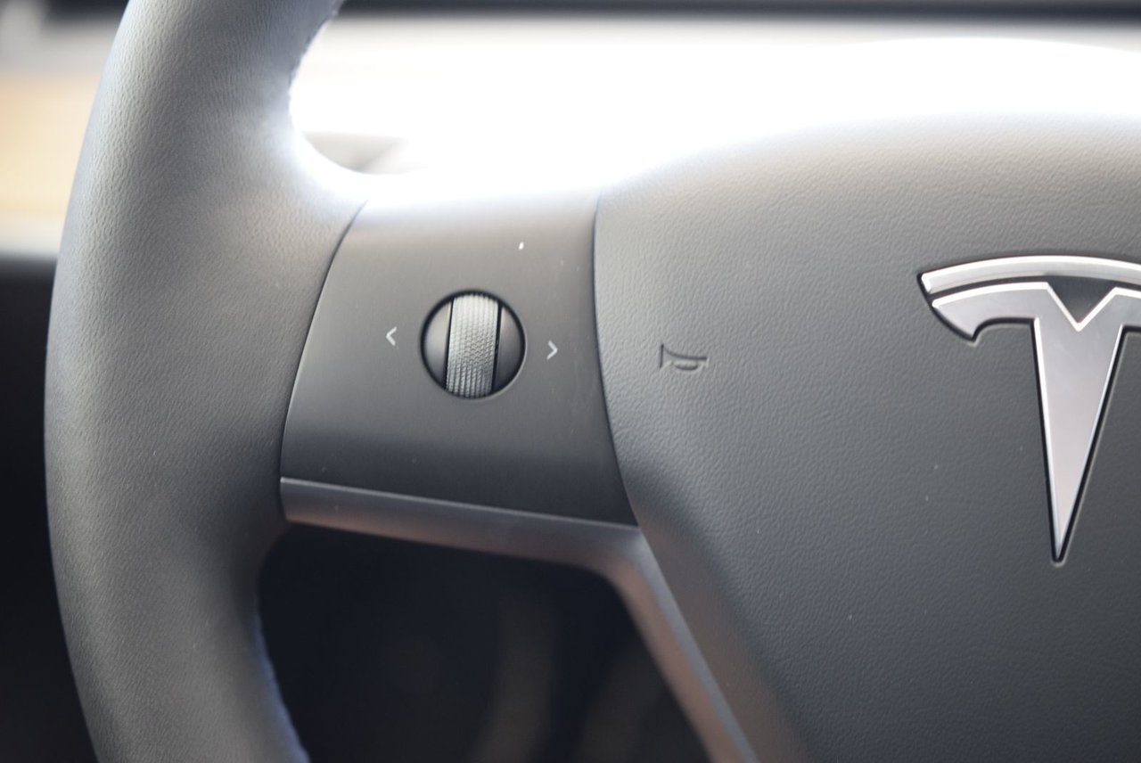Tesla MODEL 3 SR+CUIR+TOIT PANO+AUBAINE 2023 CAMERA+LED+AUTOPILOT+WOW