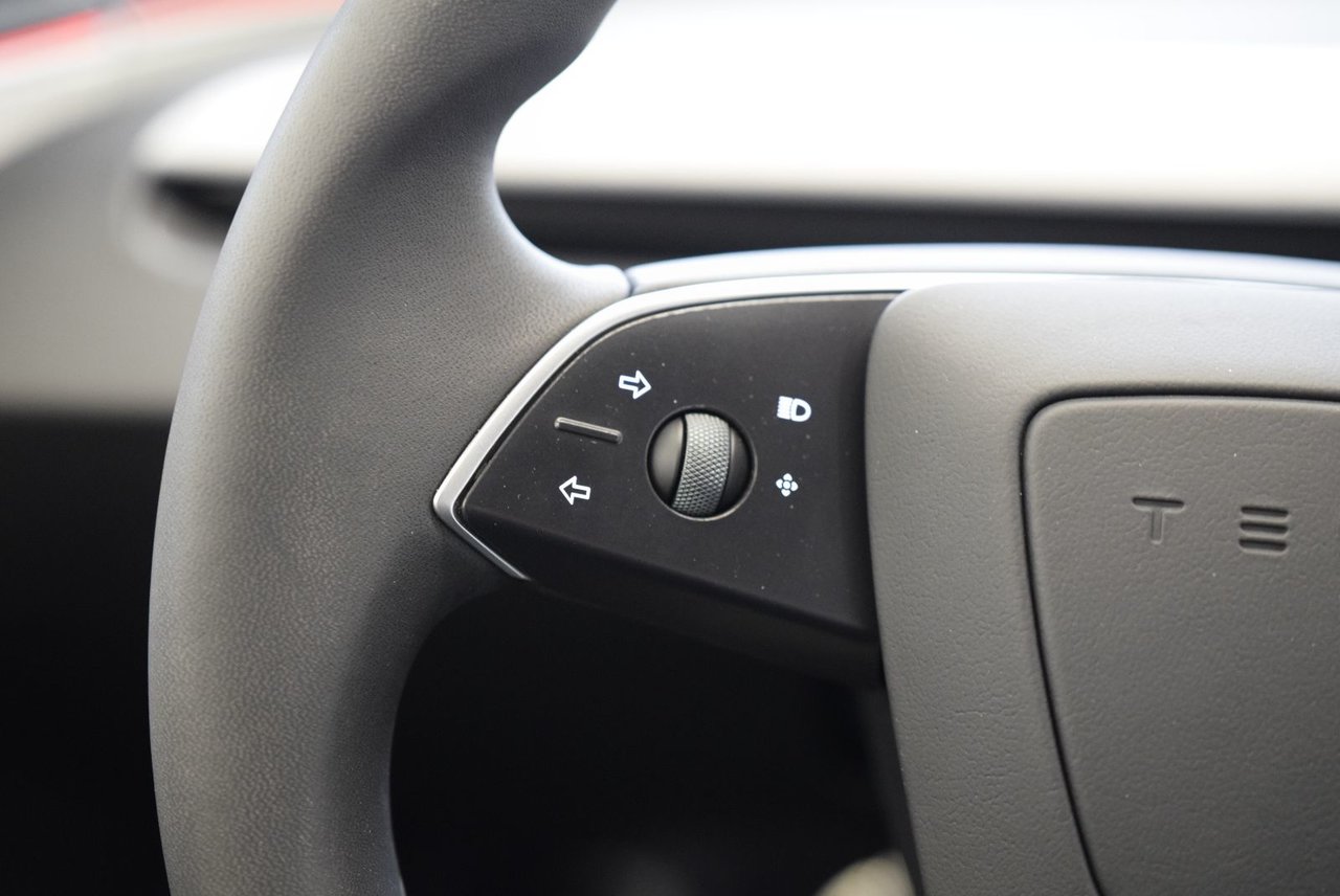 Tesla MODEL 3 LONG RANGE+AWD+CUIR BLANC 2024 8 PNEUS 8 MAGS INCLUS !!!!!!