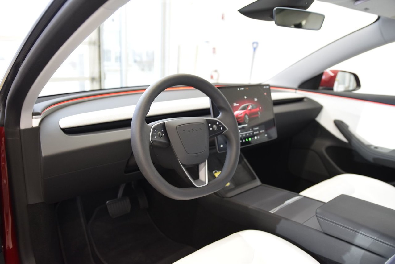 Tesla MODEL 3 LONG RANGE+AWD+CUIR BLANC 2024 8 PNEUS 8 MAGS INCLUS !!!!!!