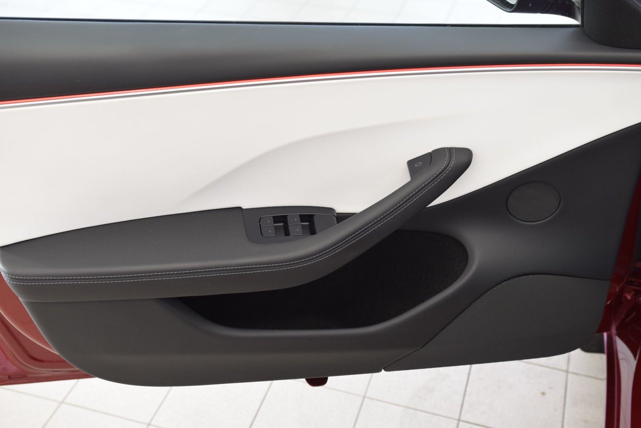Tesla MODEL 3 LONG RANGE+AWD+CUIR BLANC 2024 8 PNEUS 8 MAGS INCLUS !!!!!!