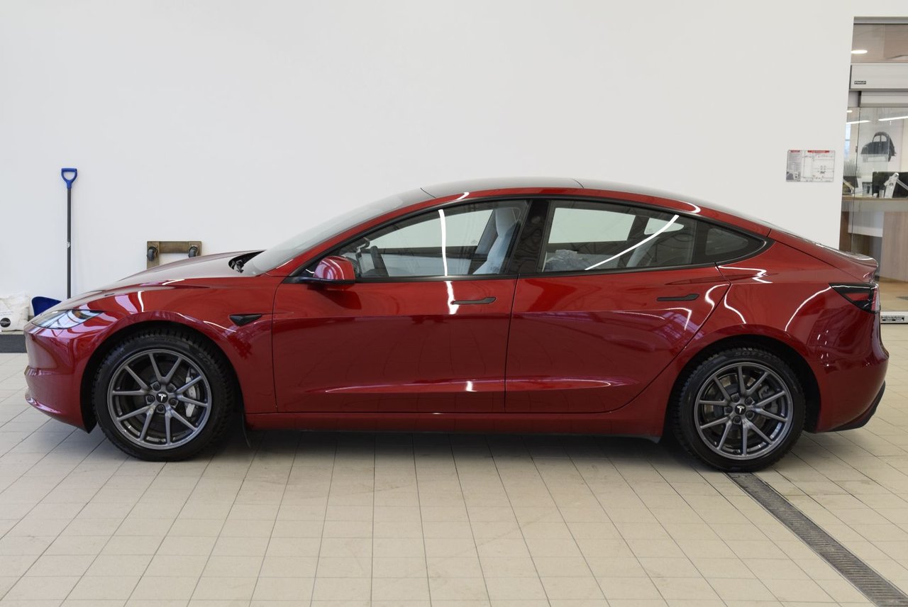 Tesla MODEL 3 LONG RANGE+AWD+CUIR BLANC 2024 8 PNEUS 8 MAGS INCLUS !!!!!!