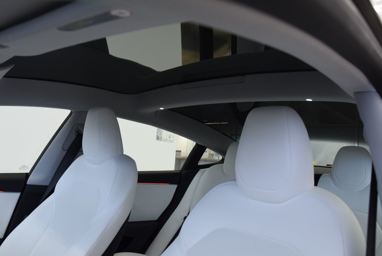 Tesla MODEL 3 LONG RANGE+AWD+CUIR BLANC 2024 8 PNEUS 8 MAGS INCLUS !!!!!!
