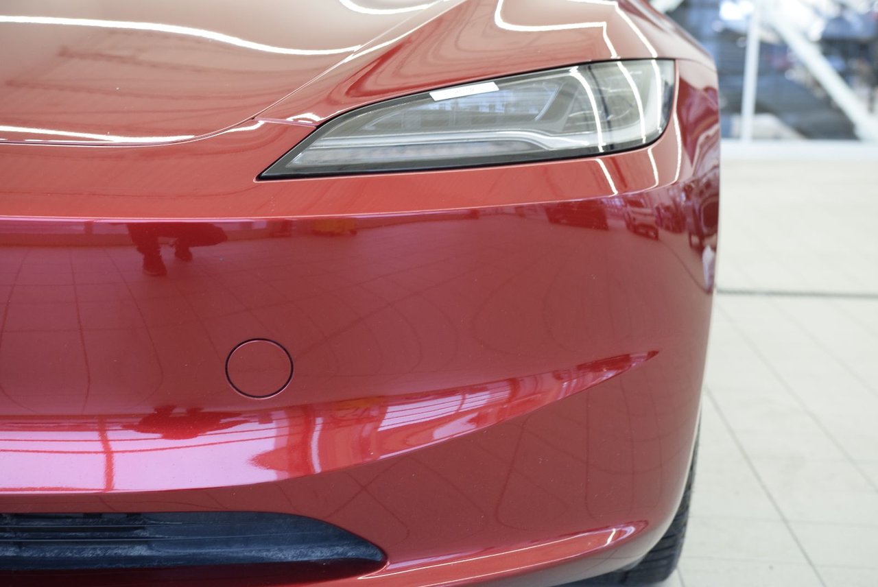 Tesla MODEL 3 LONG RANGE+AWD+CUIR BLANC 2024 8 PNEUS 8 MAGS INCLUS !!!!!!