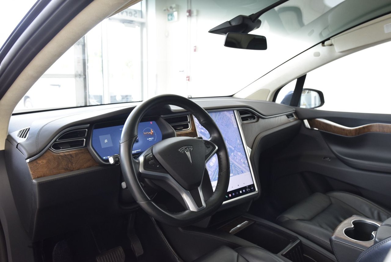 2017 Tesla Model X P90D+AWD+7 PASSAGERS+420 KM P90D+AWD+7 PASSAGERS+420 KM