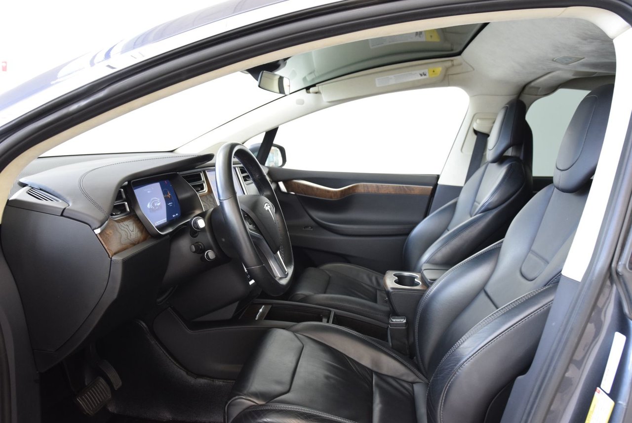 2017 Tesla Model X P90D+AWD+7 PASSAGERS+420 KM P90D+AWD+7 PASSAGERS+420 KM