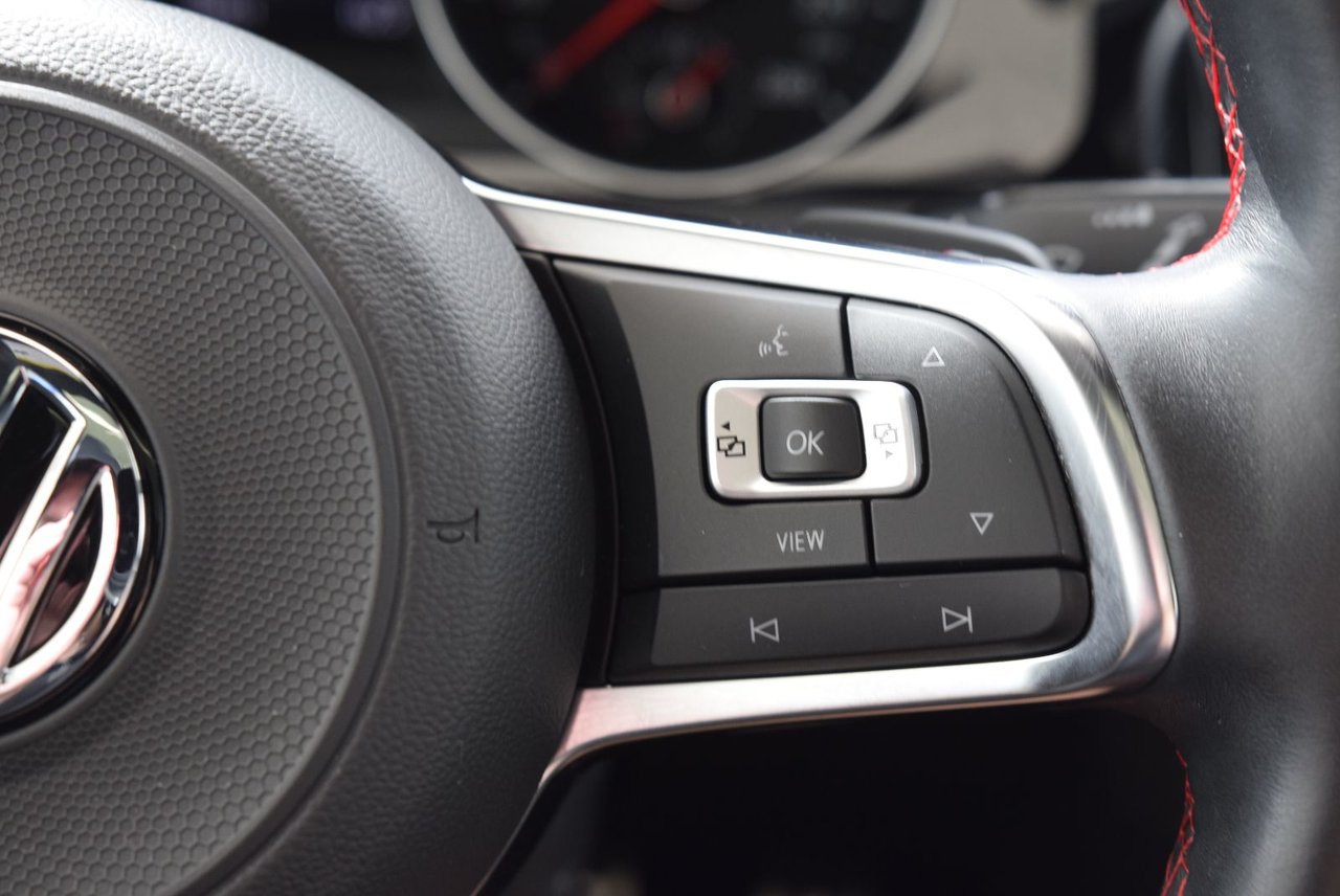 Volkswagen Golf GTI AUTOBAHN+CUIR+TOIT+DSG 2021 CAMERA+BAS KM+NAV+FENDER