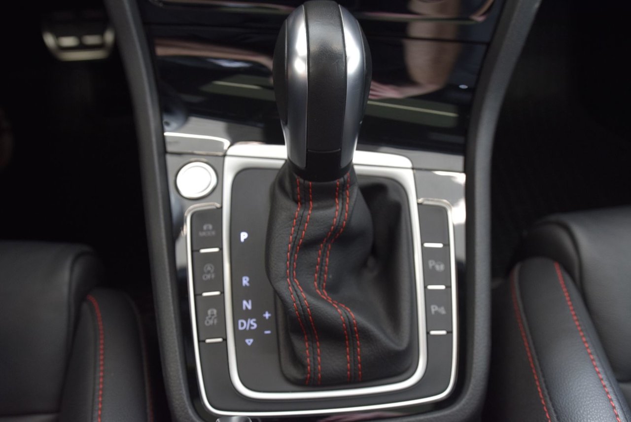 Volkswagen Golf GTI AUTOBAHN+CUIR+TOIT+DSG 2021 CAMERA+BAS KM+NAV+FENDER