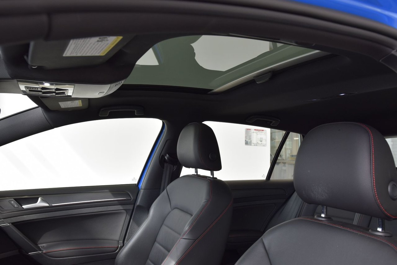 Volkswagen Golf GTI AUTOBAHN+CUIR+TOIT+DSG 2021 CAMERA+BAS KM+NAV+FENDER