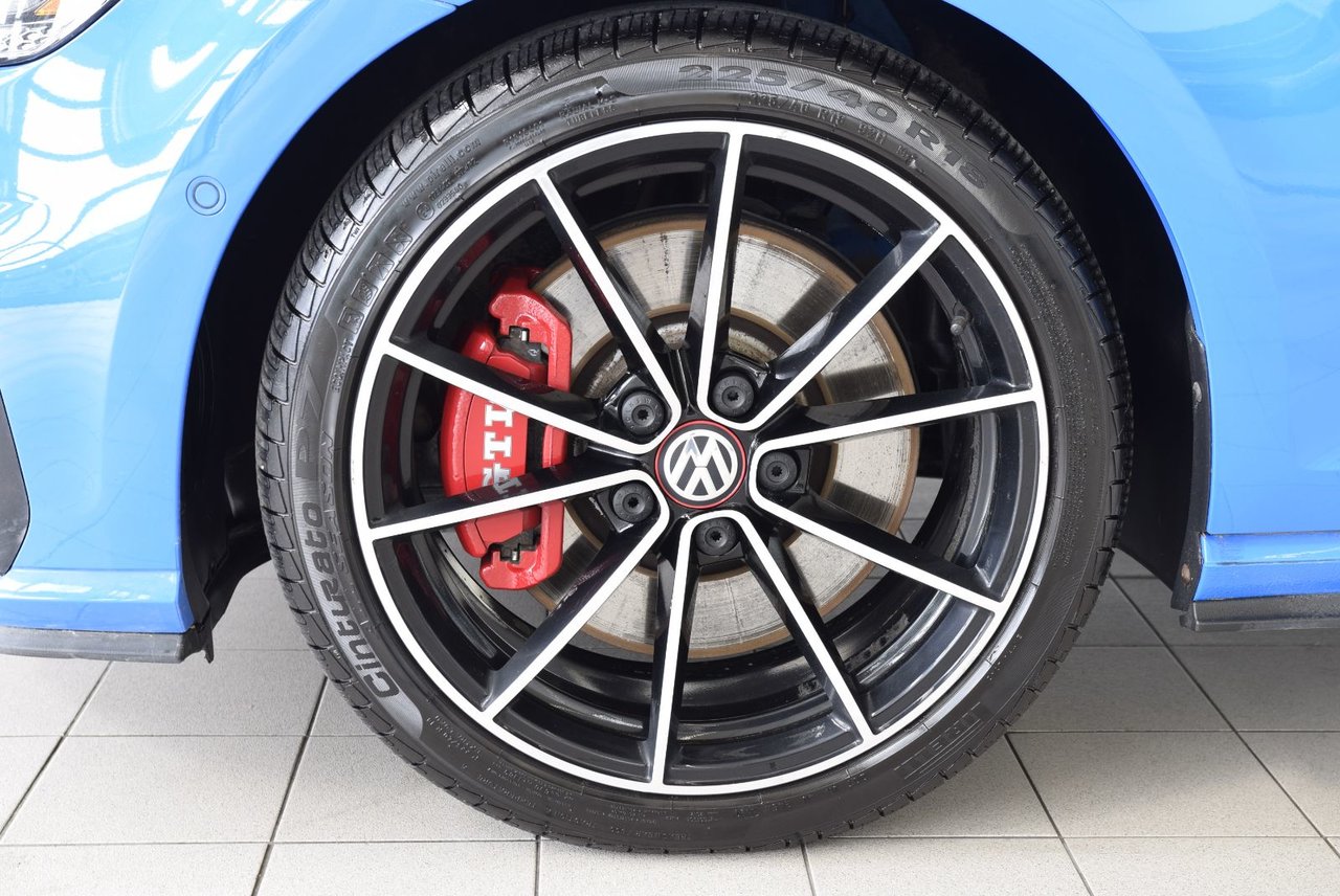 Volkswagen Golf GTI AUTOBAHN+CUIR+TOIT+DSG 2021 CAMERA+BAS KM+NAV+FENDER