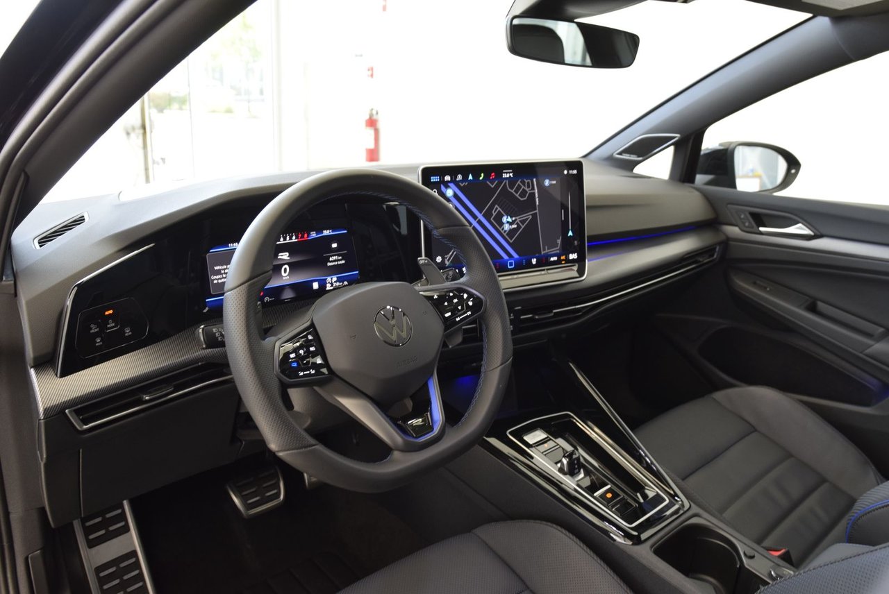 Volkswagen Golf R TOIT PANO+AKRAPOVIC+AWD+ 2025 LED+NAV+HARMAN+COMME NEUF