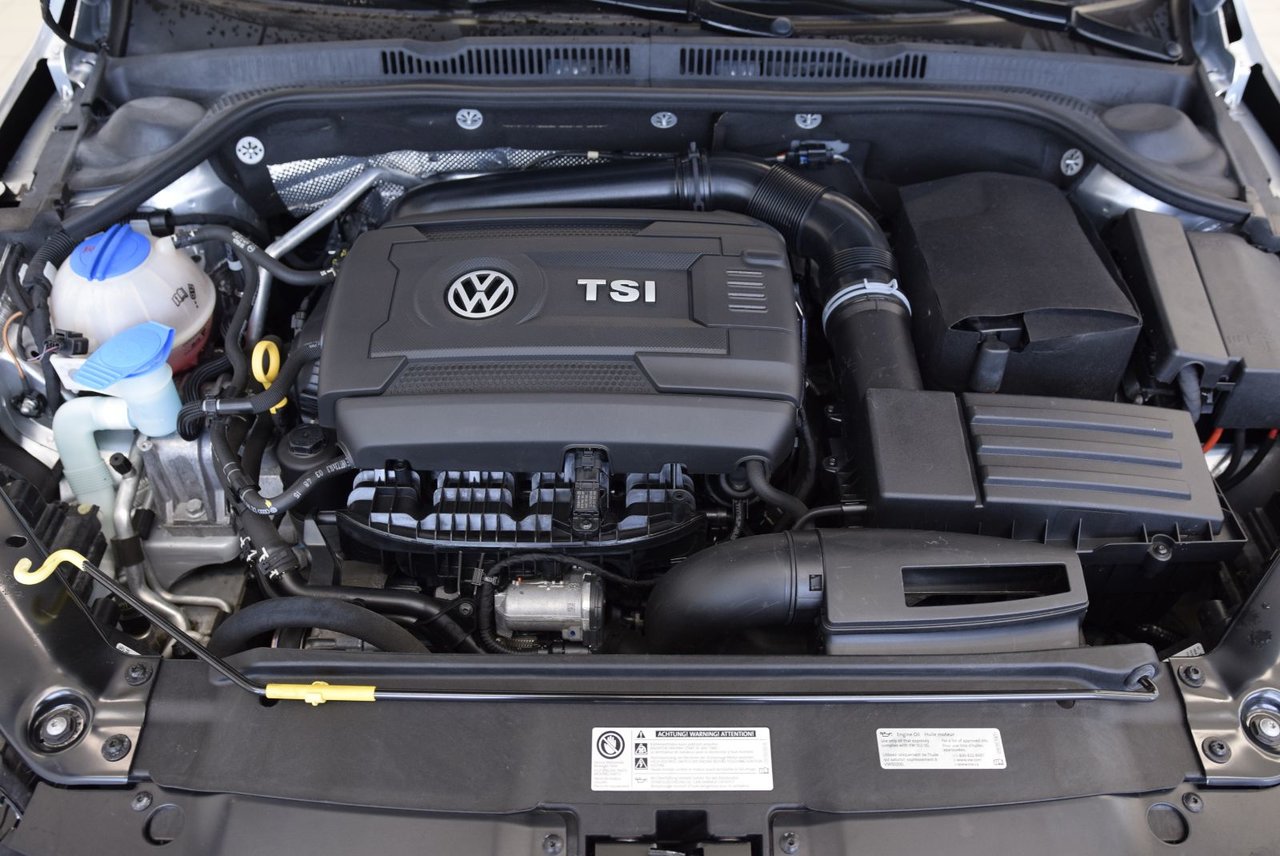 Volkswagen Jetta COMFORTLINE+1,8T+AUTO+MAG 2016 SIEGE CHAUFFANT+CAMERA+
