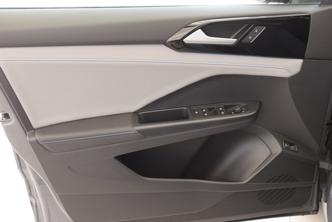 Volkswagen Taos COMFORTLINE+BLACK PACKAGE 2024 AWD+CUIR+TOIT+LED+COCKPIT